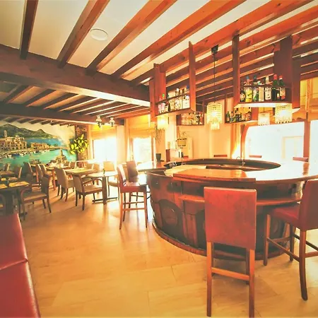 British Hotel At Old Harbour 酒店 *