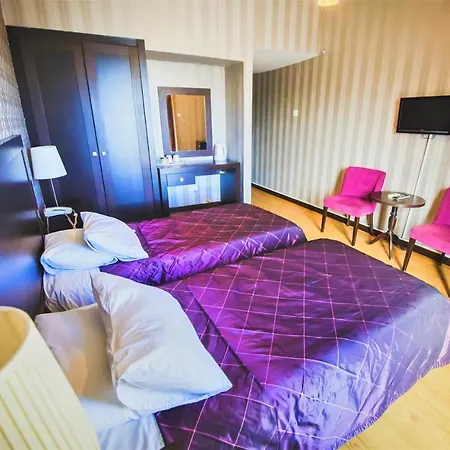 British Hotel At Old Harbour Hotel *